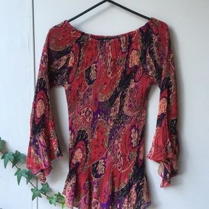 Lightweight rippled shirt with glowing sleeves